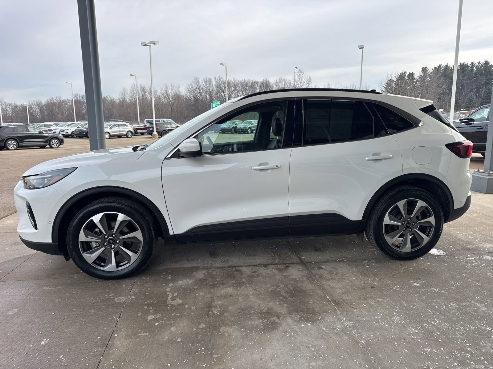 Certified 2024 Ford Escape Platinum w/ Premium Technology Package image 4