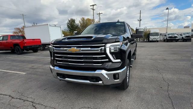 Used 2024 Chevrolet Silverado 2500 LTZ AWD/4WD image 3