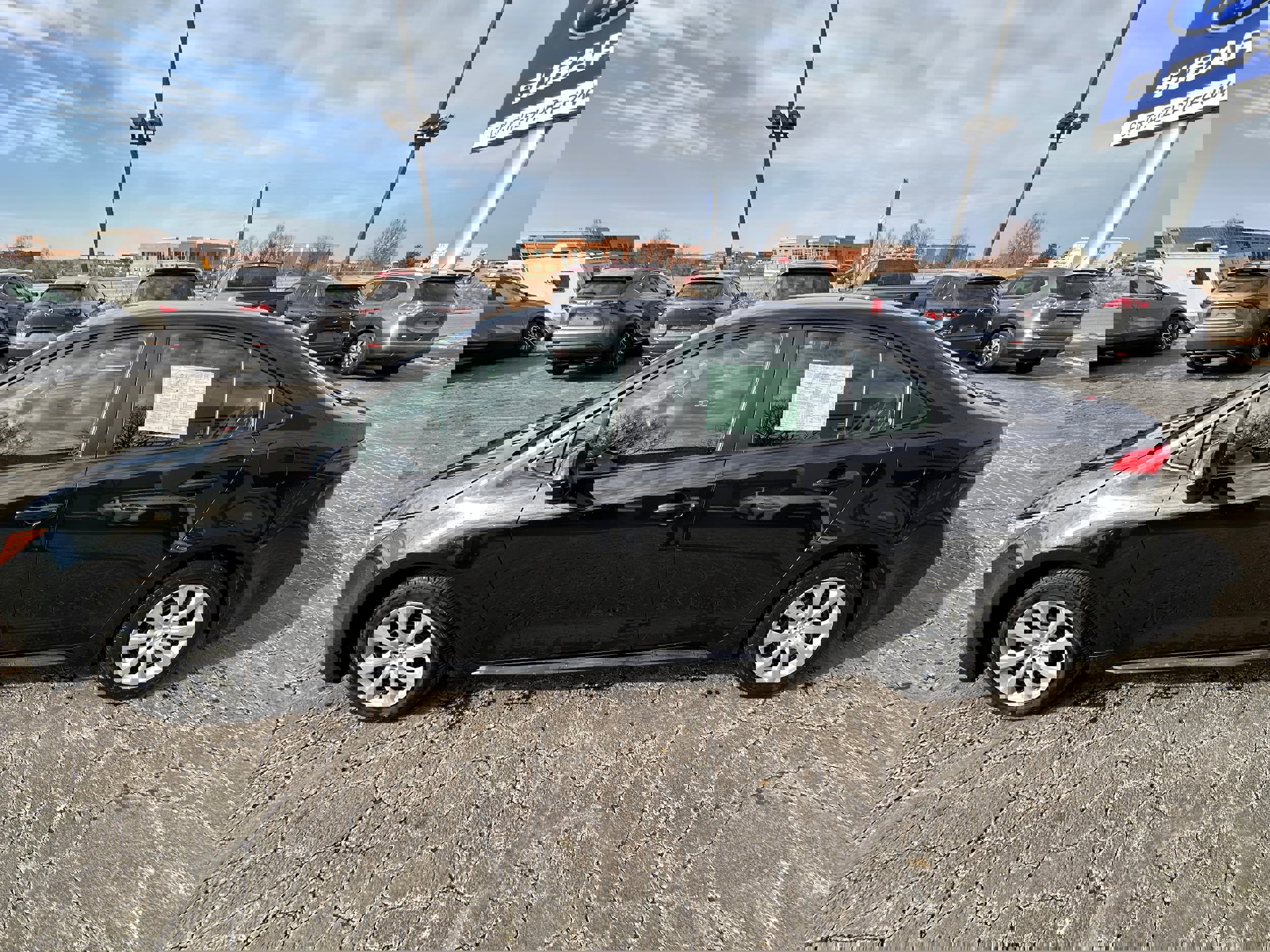 Used 2021 Toyota Corolla LE image 6