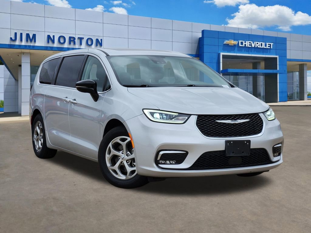 Used 2024 Chrysler Pacifica Limited