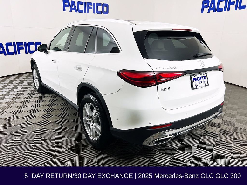 Used 2025 Mercedes-Benz GLC 300 4MATIC image 5