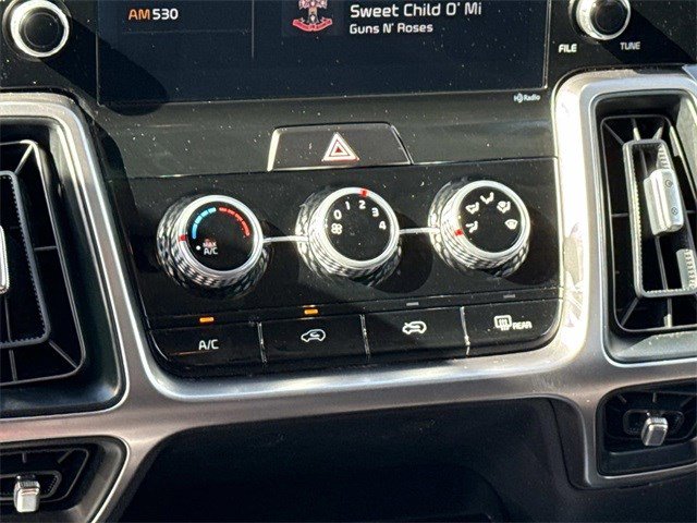 Used 2023 Kia Sorento LX image 21