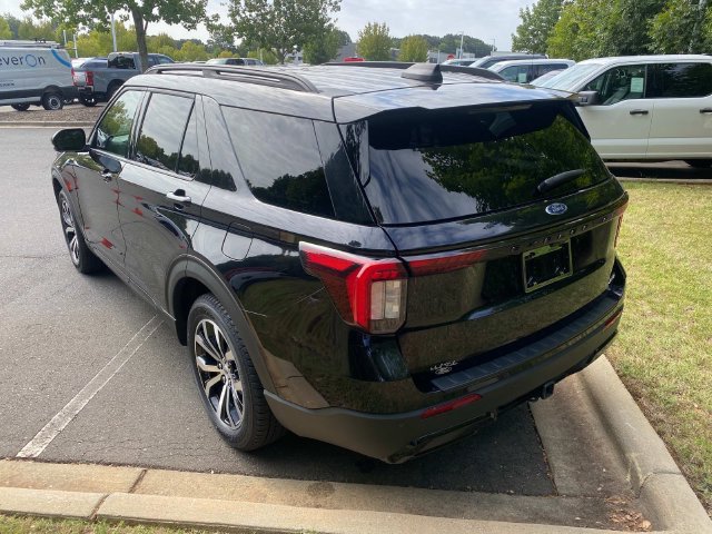 Used 2025 Ford Explorer ST-Line AWD/4WD image 32