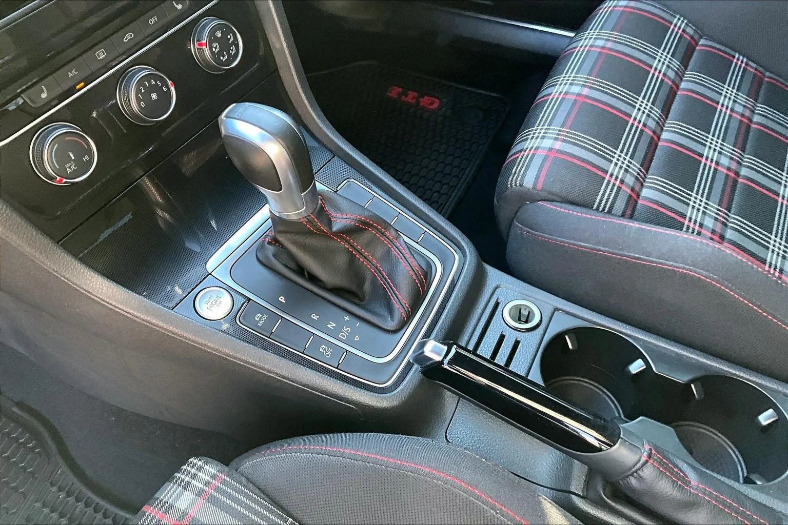 Used 2017 Volkswagen GTI Sport image 14