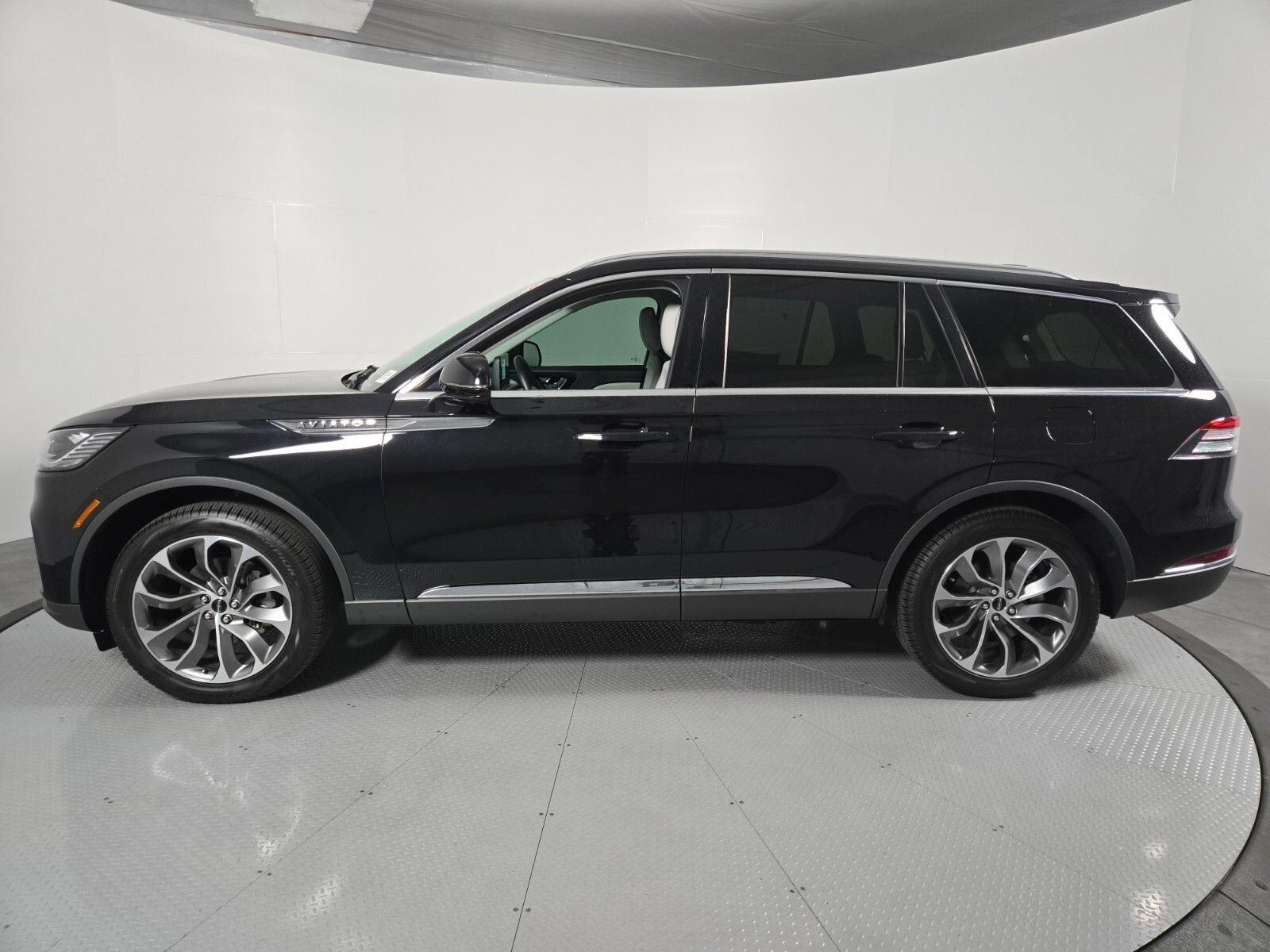 New 2026 Lincoln Aviator AWD image 8