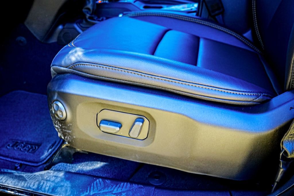 New 2025 Jeep Gladiator Sport image 23