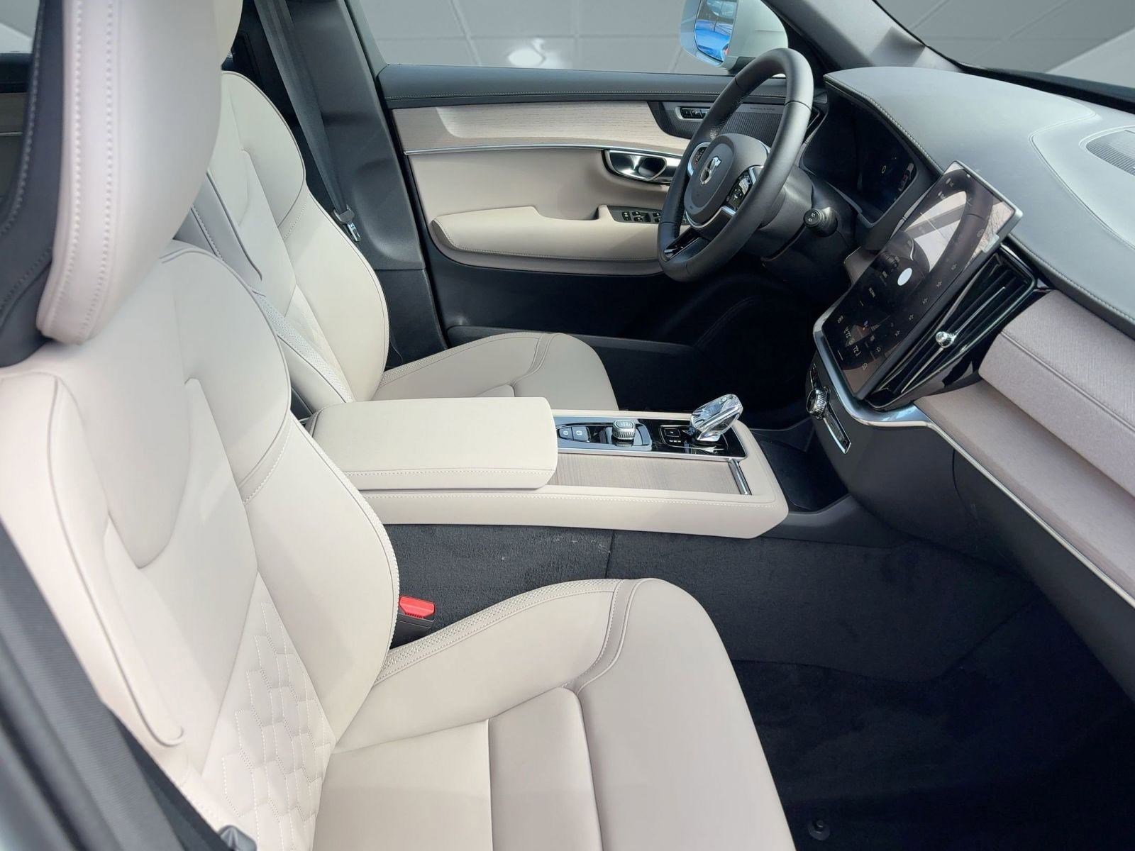 New 2026 Volvo XC90 B6 Plus w/ Protection Package Premier image 30