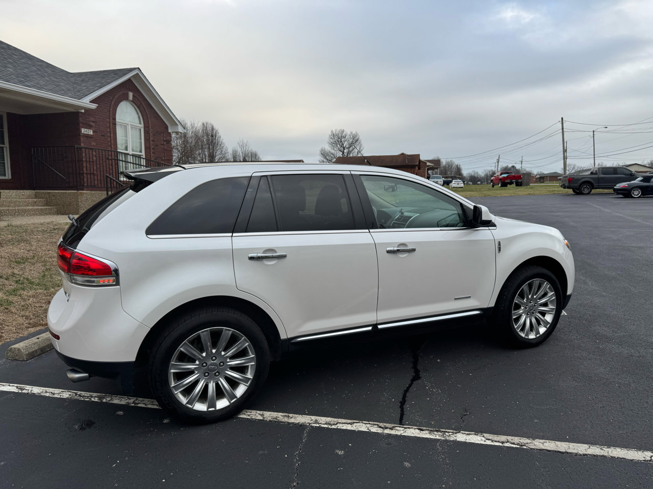 Used 2011 Lincoln MKX AWD w/ 102A Rapid Spec Order Code image 9