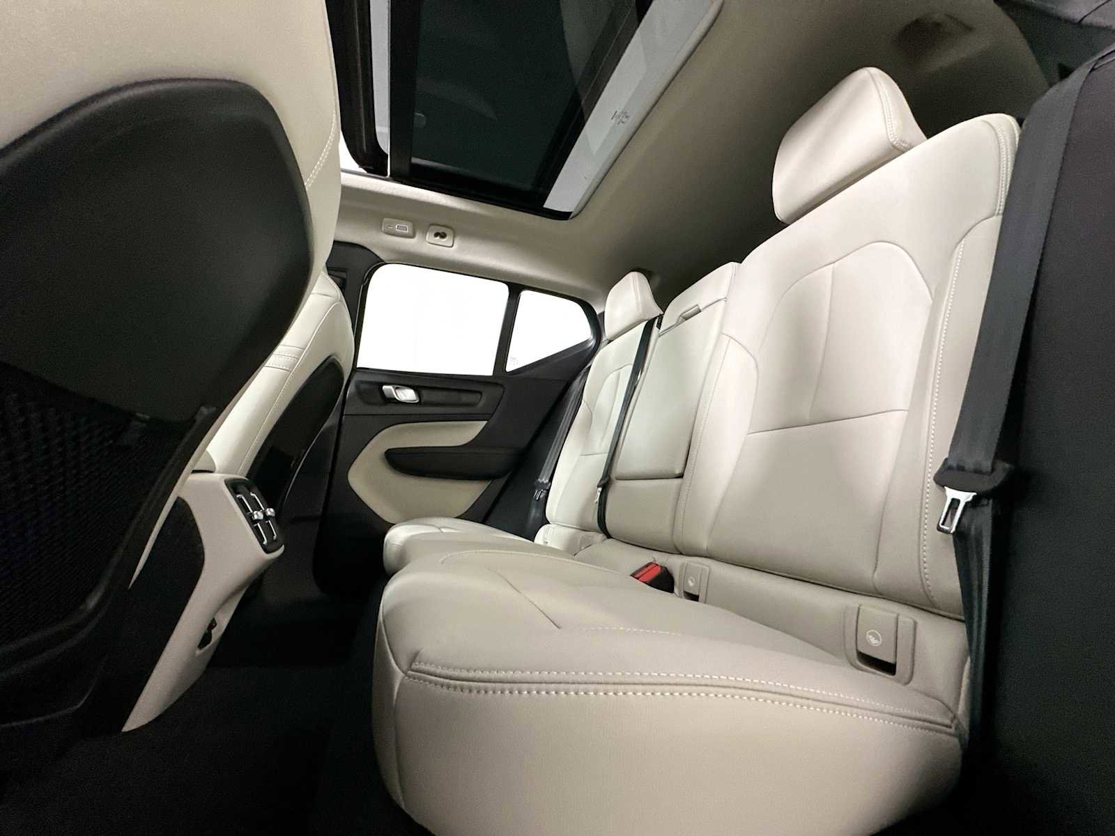 New 2026 Volvo XC40 B5 Ultra w/ Climate Package image 22
