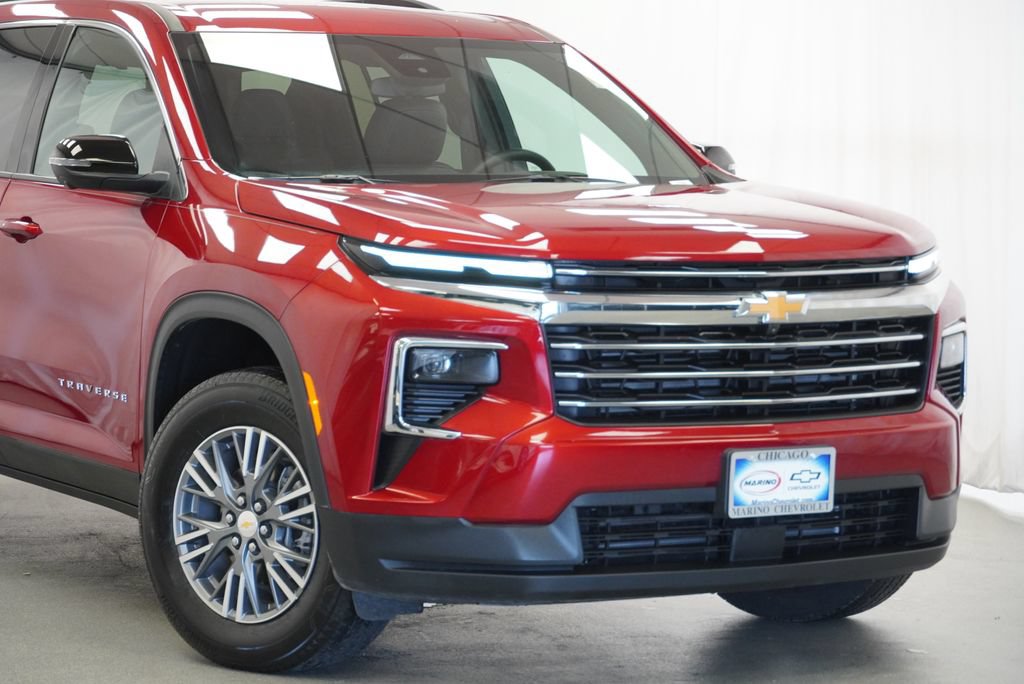 Used 2025 Chevrolet Traverse LT w/ Driver Confidence Package FWD image 9