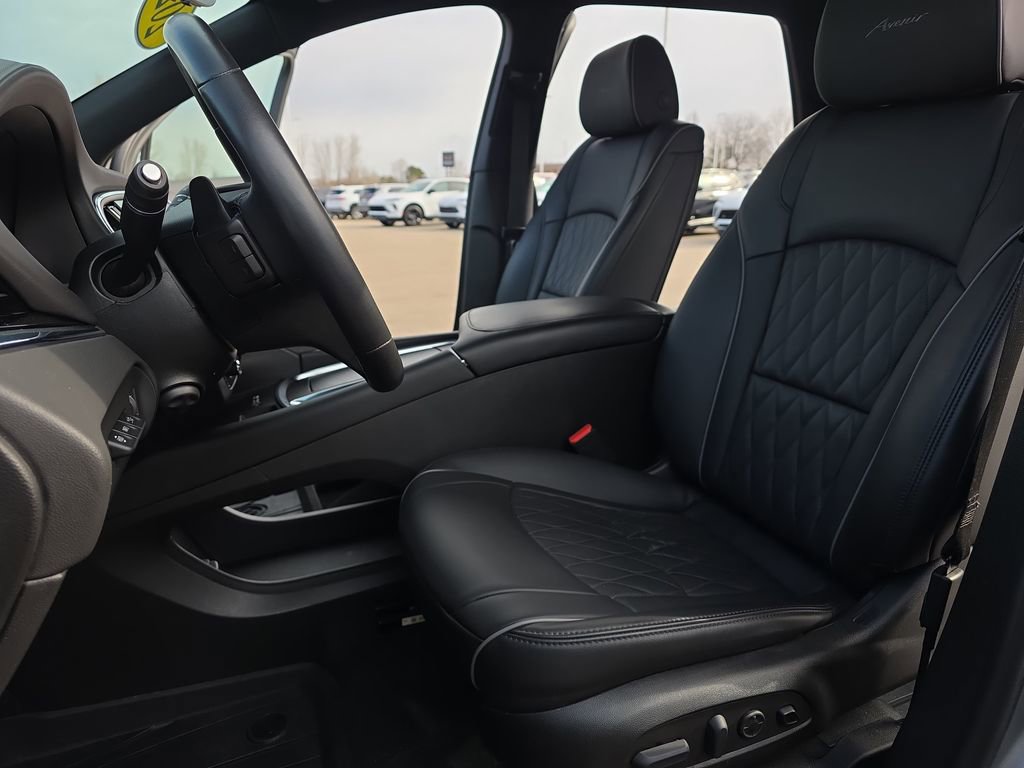 Used 2023 Buick Enclave Avenir w/ Avenir Technology Package image 16