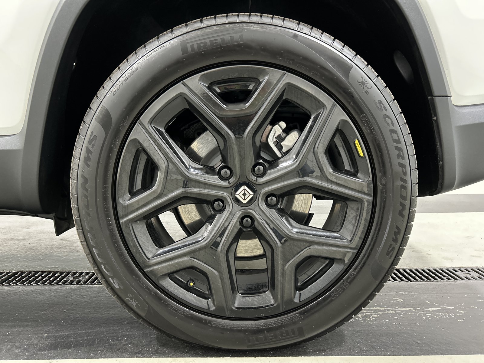 Used 2023 Rivian R1S Adventure AWD/4WD image 10