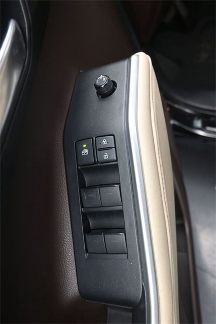 Used 2021 Toyota Highlander XLE image 10