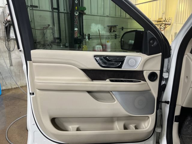 Used 2020 Lincoln Navigator Reserve w/ Luxury Package AWD/4WD image 9