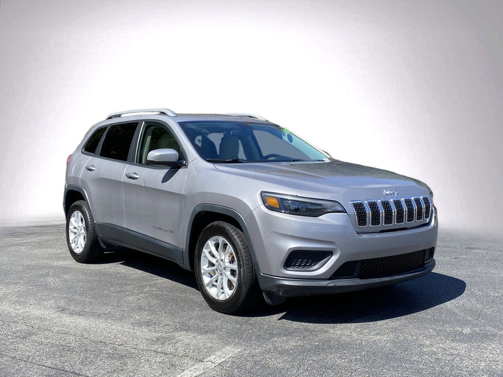 Used 2020 Jeep Cherokee Latitude w/ Cold Weather Group image 2