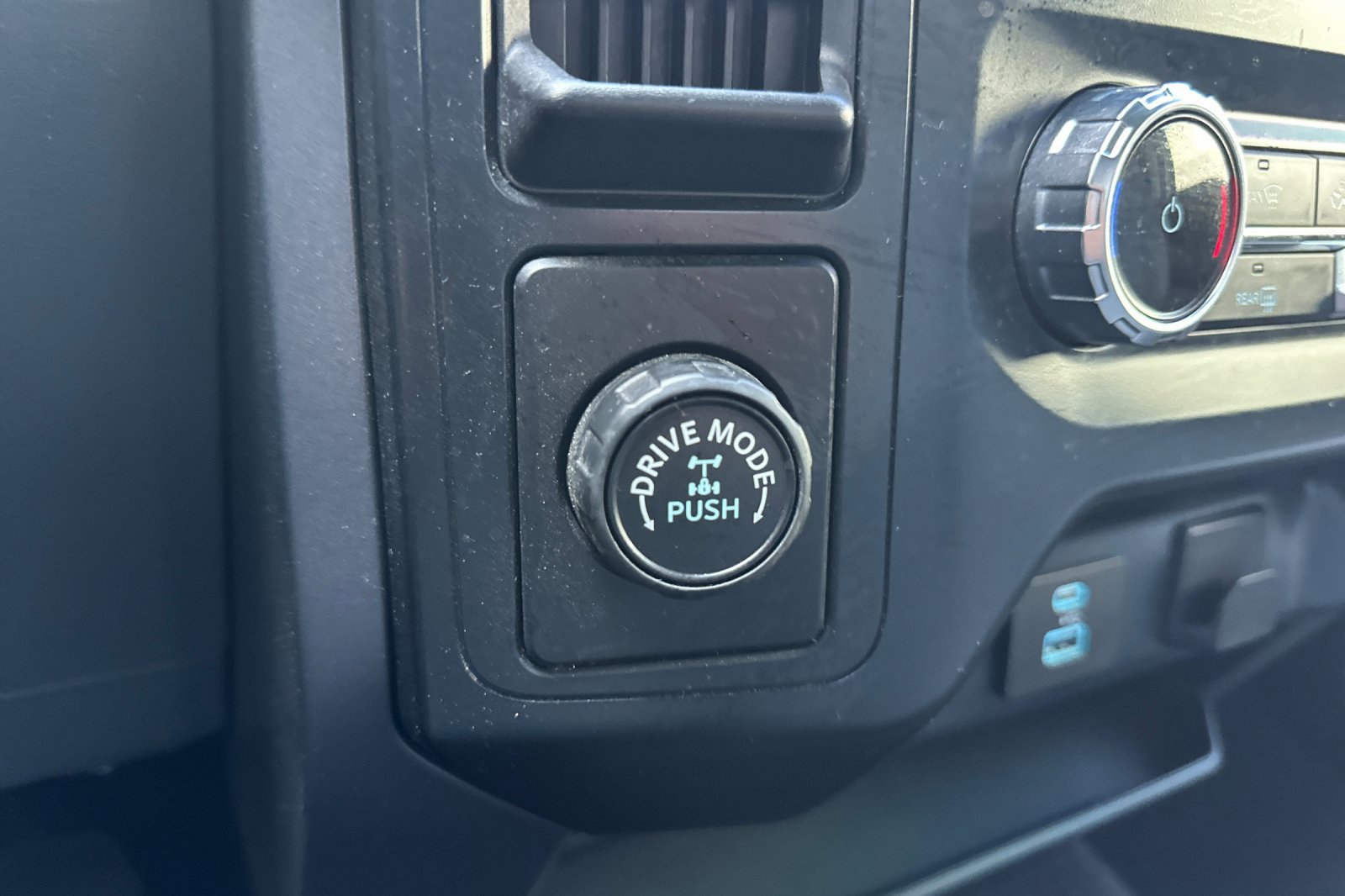 Used 2022 Ford F150 XLT w/ Equipment Group 301A Mid RWD image 48