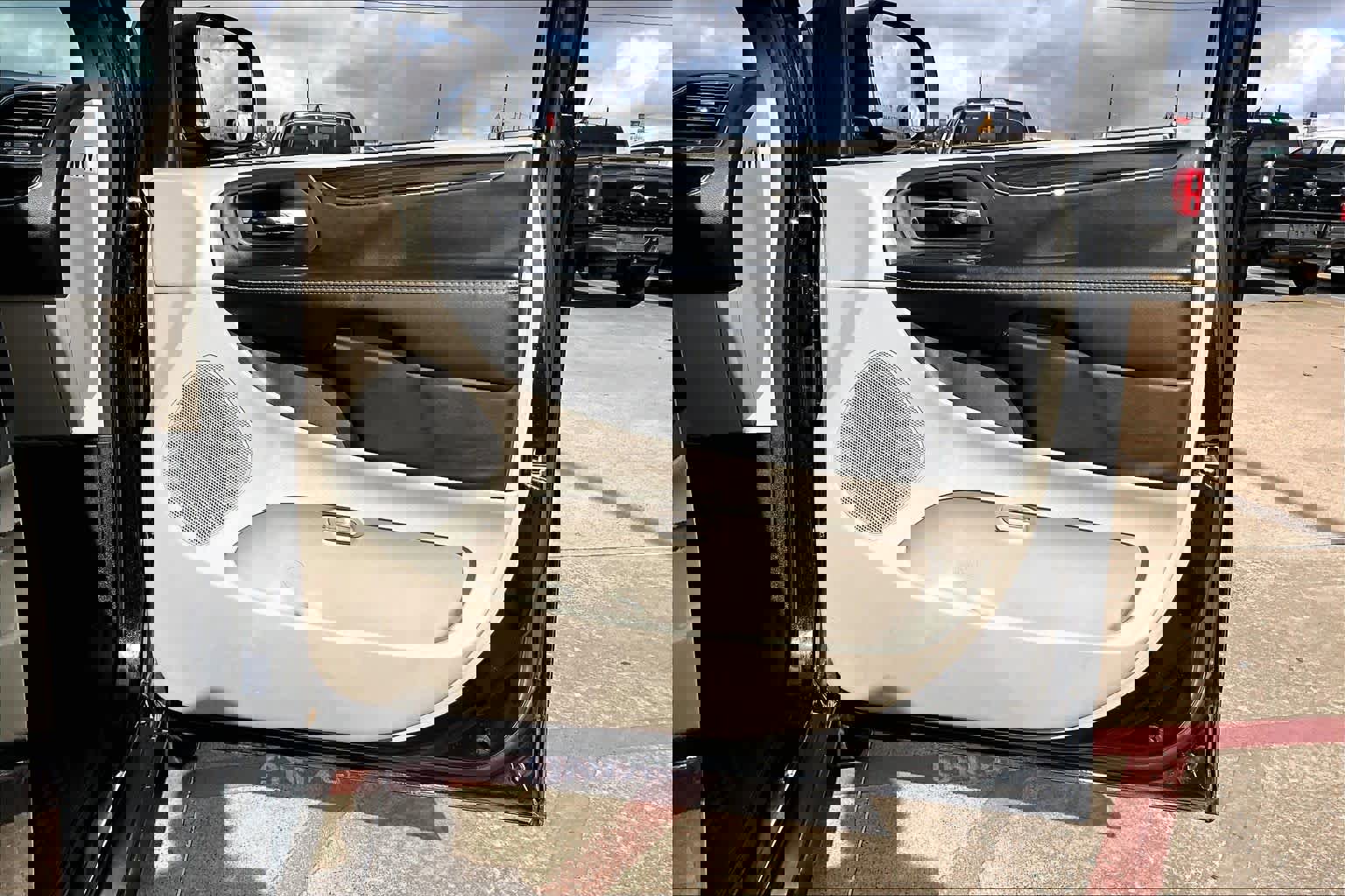 Used 2017 Dodge Grand Caravan SXT image 22