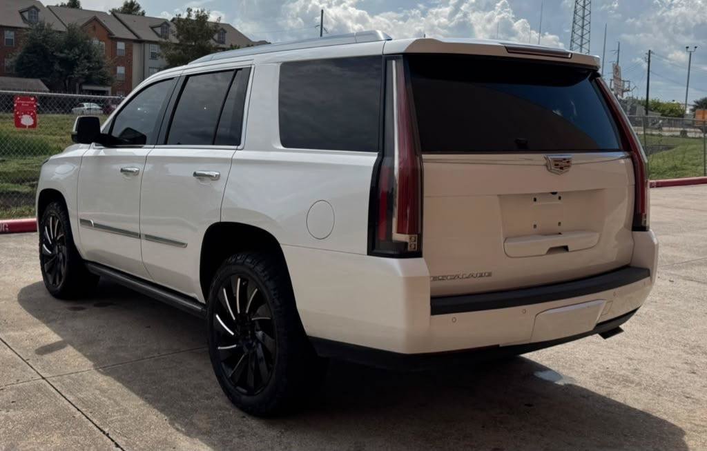 Used 2016 Cadillac Escalade Premium AWD/4WD image 3