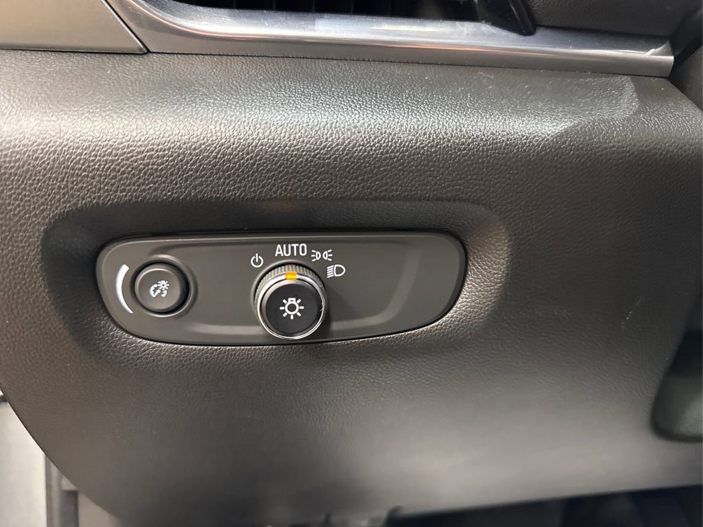 Used 2023 Chevrolet Traverse LT image 25