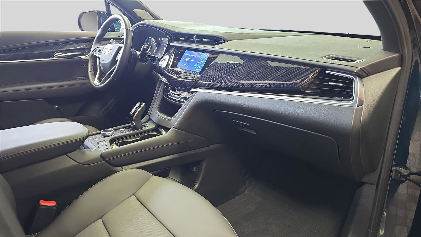 Used 2025 Cadillac XT6 Premium Luxury w/ Technology Package image 16