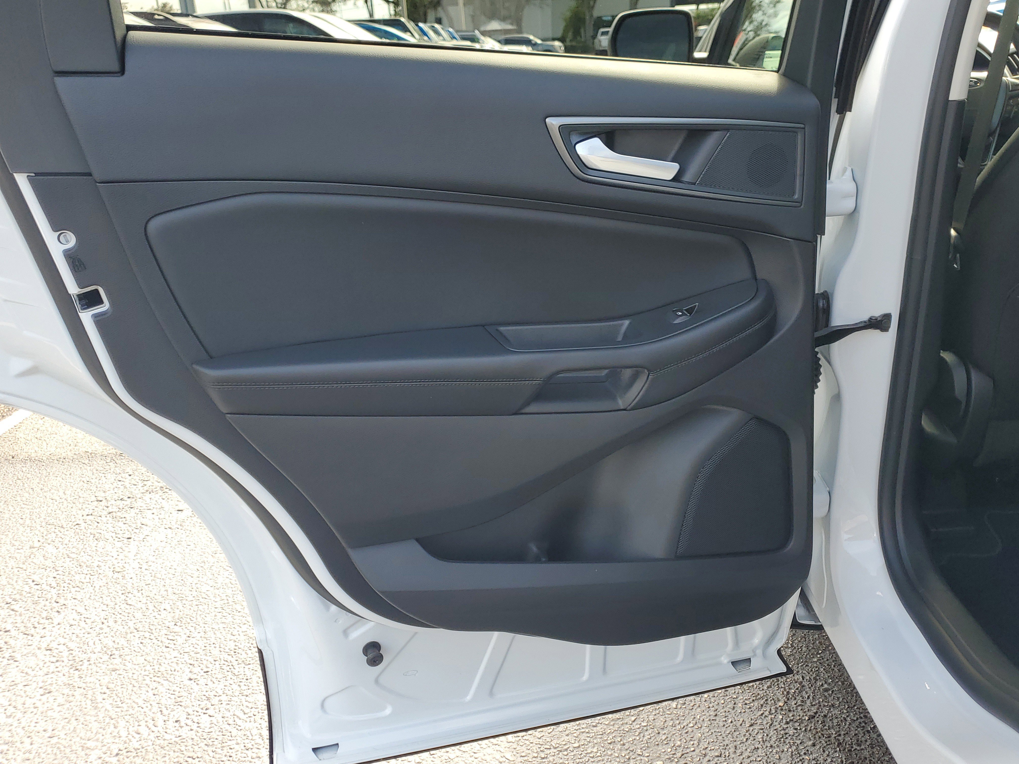 Used 2024 Ford Edge SE image 9