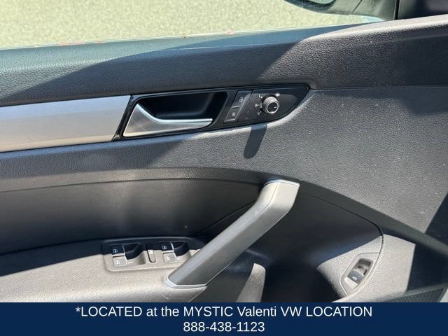 Certified 2022 Volkswagen Passat 2.0T SE FWD image 33