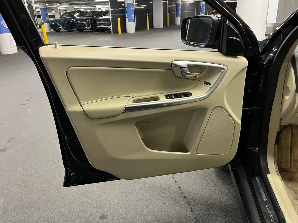 Used 2016 Volvo XC60 T5 Premier image 16