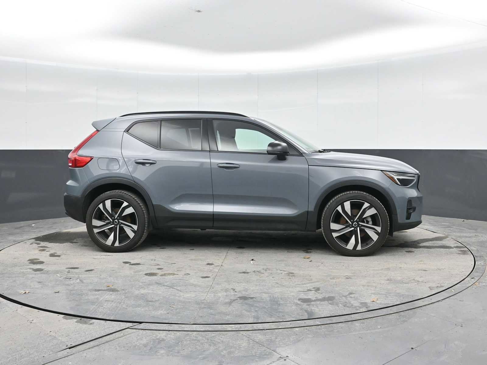 Used 2023 Volvo XC40 B5 Plus w/ Driver Assist Package image 9