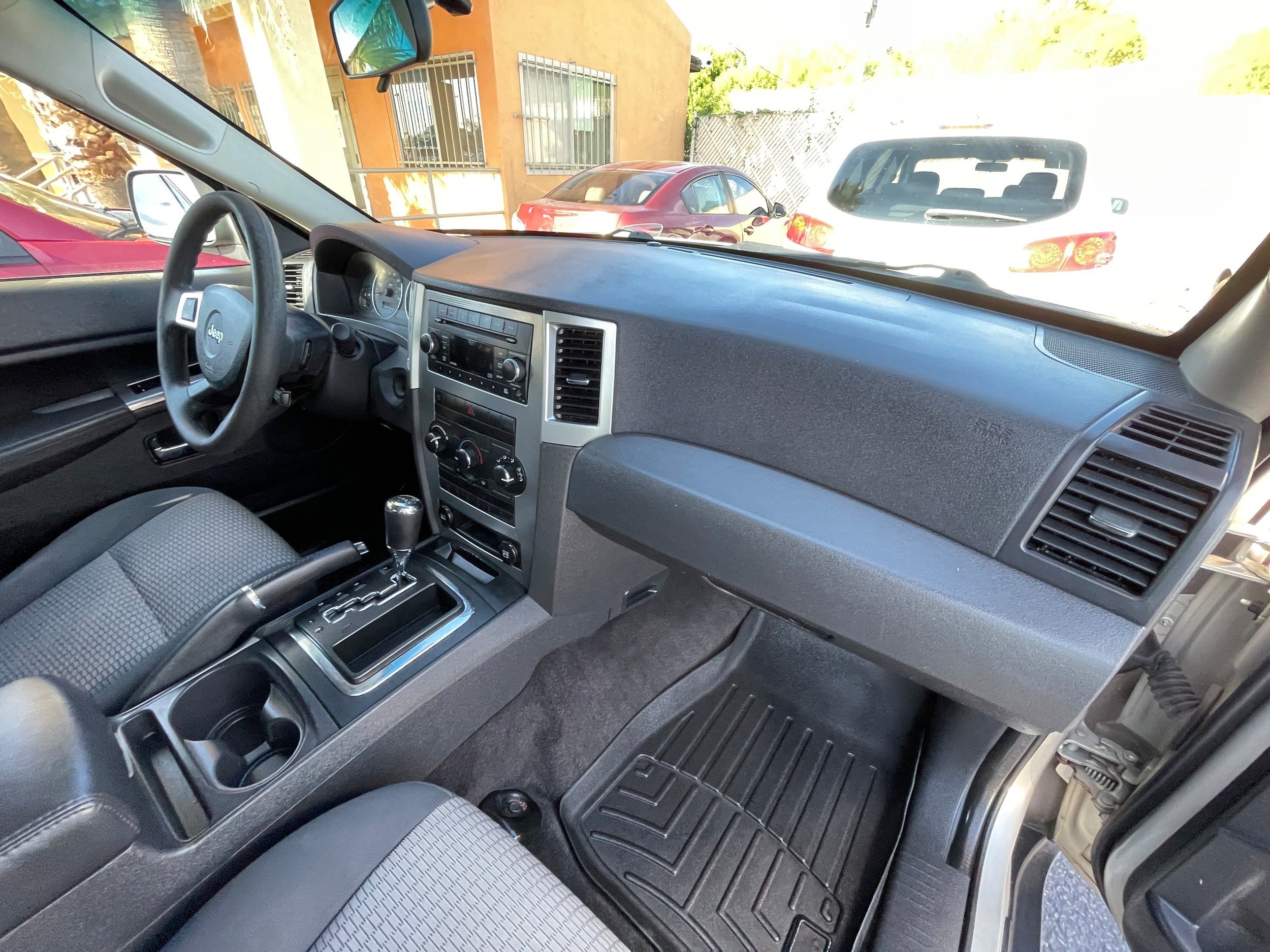 Used 2010 Jeep Grand Cherokee Laredo AWD/4WD image 24