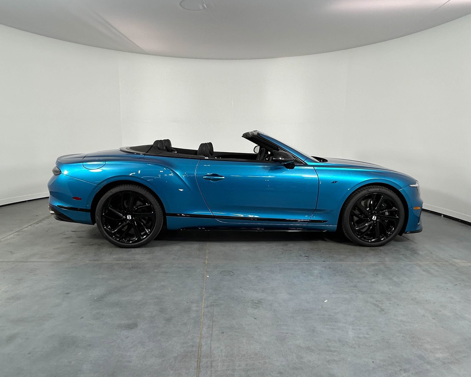 New 2026 Bentley Continental GTC AWD/4WD image 5