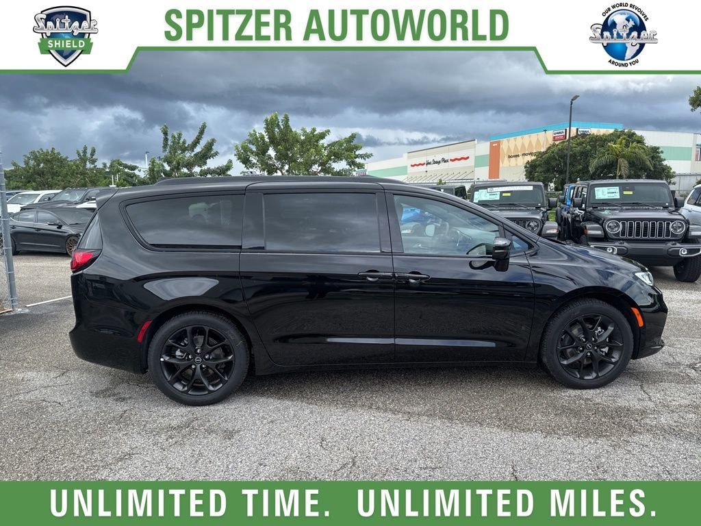 New 2026 Chrysler Pacifica Limited image 19