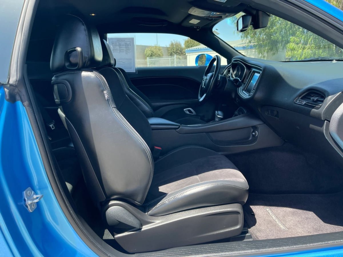 Used 2016 Dodge Challenger R/T Scat Pack w/ Leather Interior Group RWD image 21