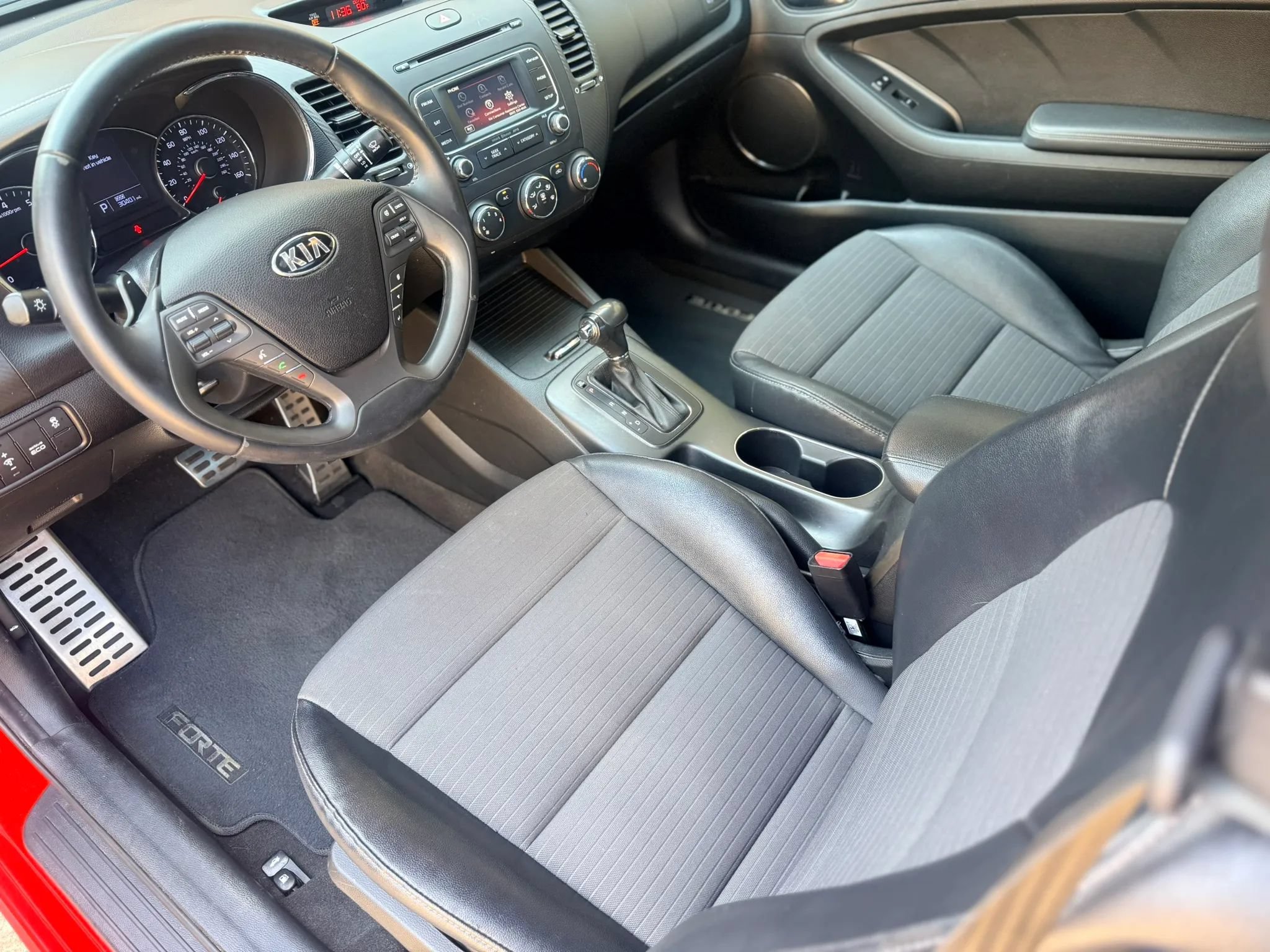 Used 2015 Kia Forte Koup SX FWD image 3