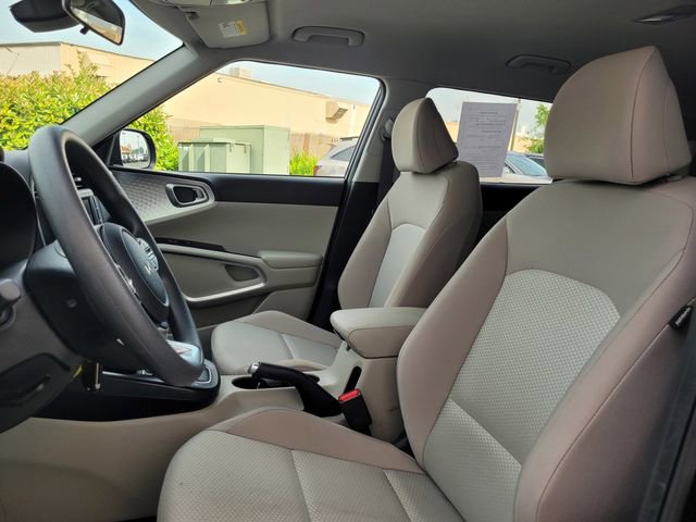 Certified 2025 Kia Soul LX w/ LX Technology Package image 13