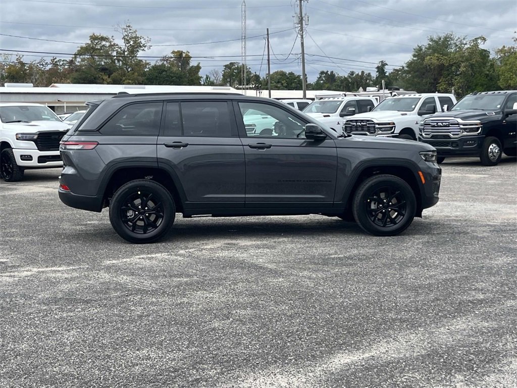 New 2025 Jeep Grand Cherokee Altitude image 6