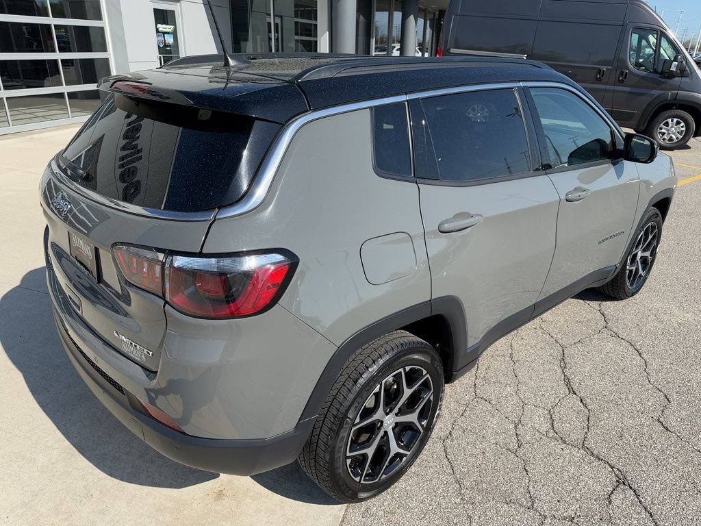 Used 2024 Jeep Compass Limited AWD/4WD image 5