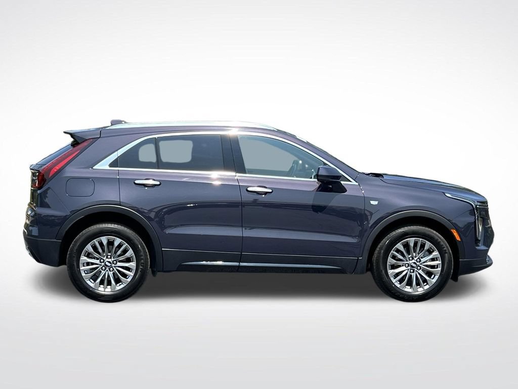 Used 2025 Cadillac XT4 Premium Luxury FWD image 4