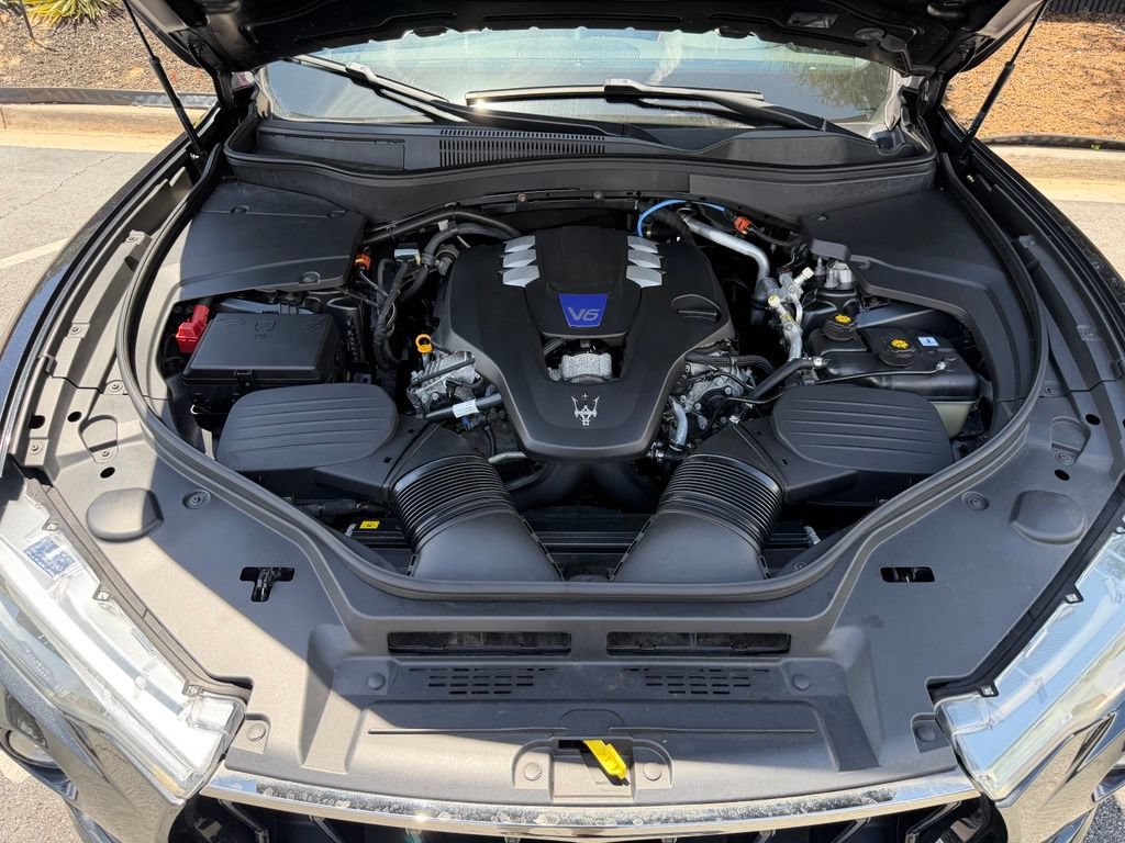 Used 2022 Maserati Levante Modena AWD/4WD image 6