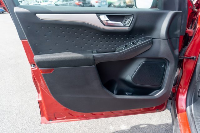 Used 2020 Ford Escape SE image 16