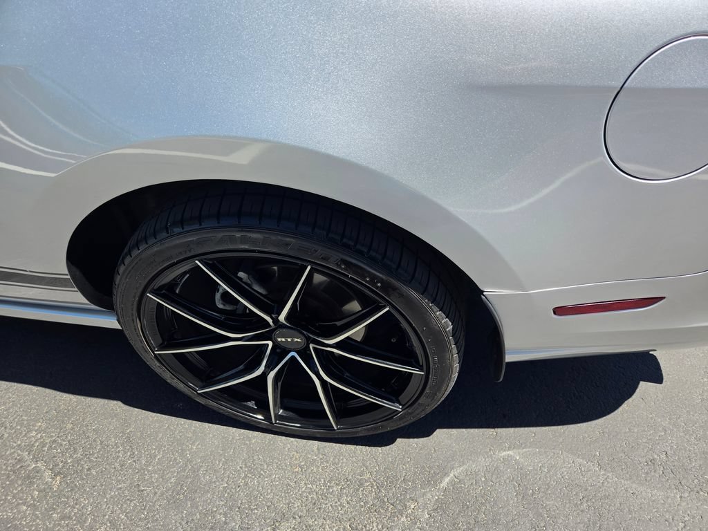 Used 2013 Ford Mustang GT Premium RWD image 18