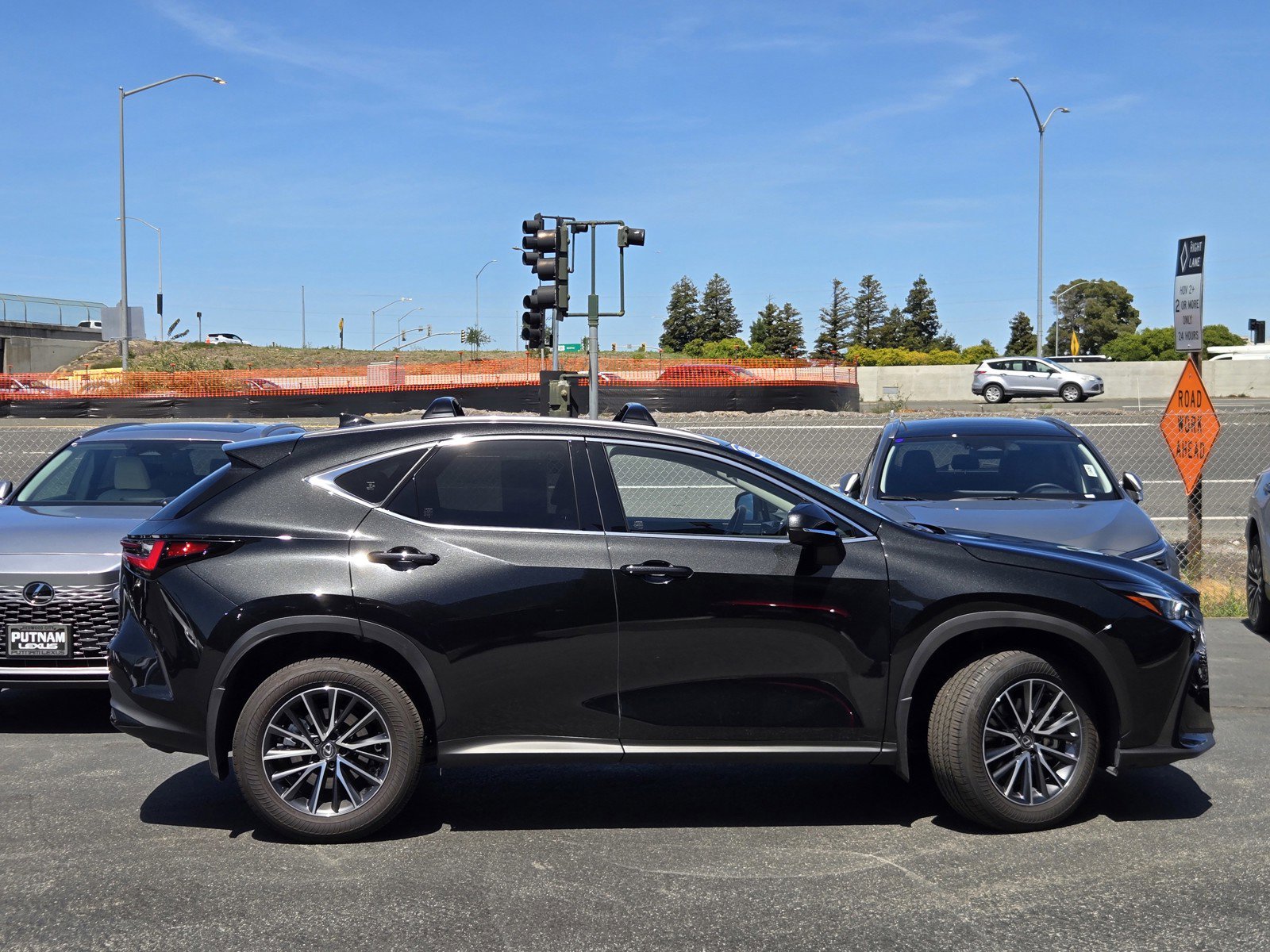 Used 2025 Lexus NX 350h AWD w/ Accessory Package (2T) image 3