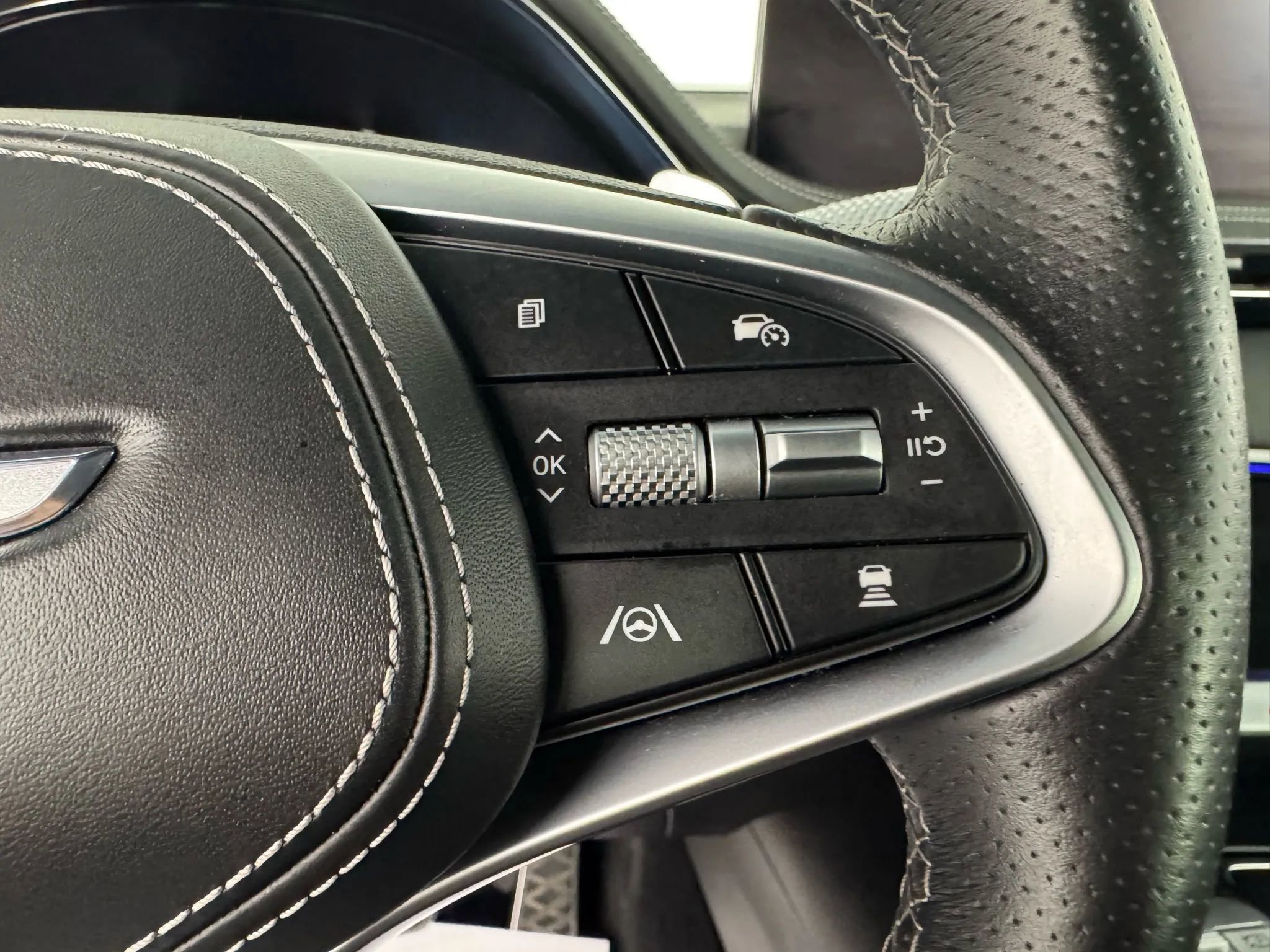 Used 2023 Genesis GV70 2.5T w/ Sport Prestige Package image 16