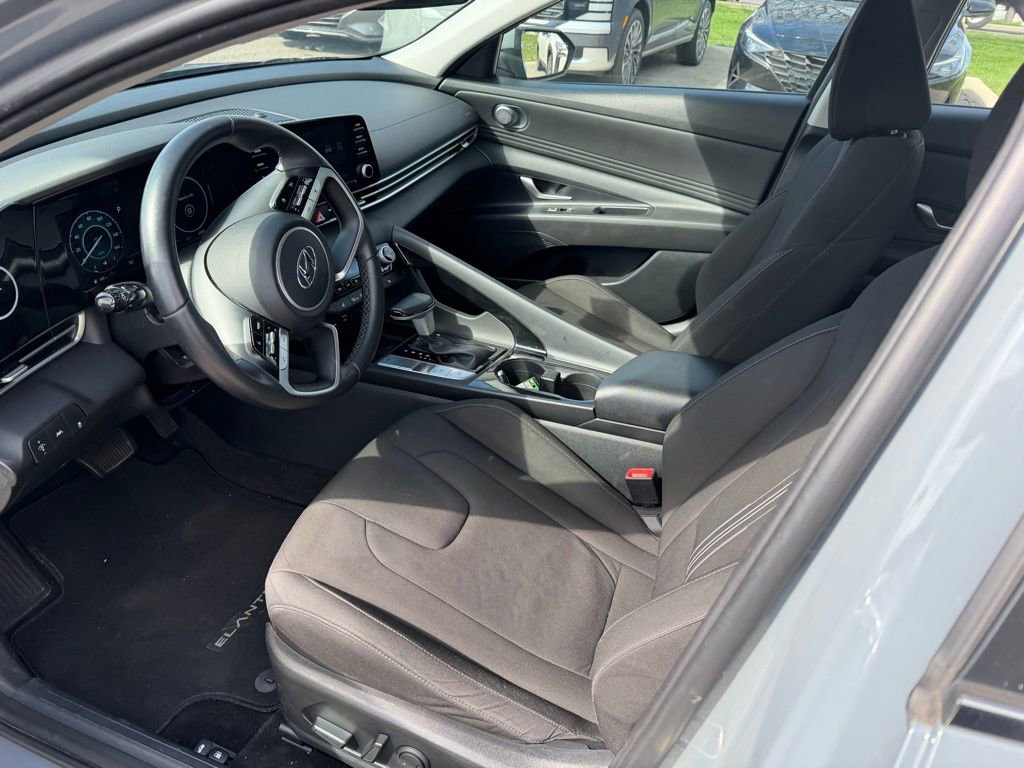 Used 2022 Hyundai Elantra SEL w/ Convenience + Premium Package image 7