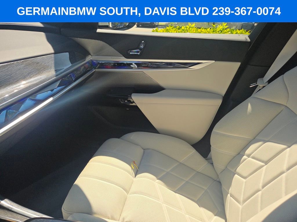 Certified 2025 BMW 760i xDrive AWD/4WD image 37