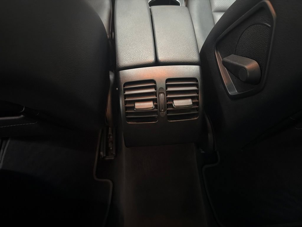 Used 2013 Mercedes-Benz C 250 Sedan image 23