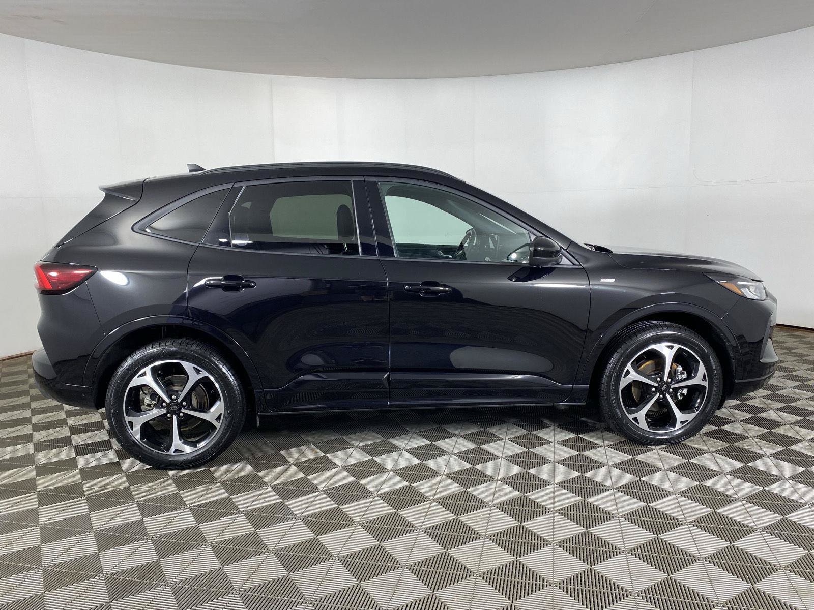 Used 2024 Ford Escape ST-Line Select w/ Tech Pack #2 AWD/4WD image 8