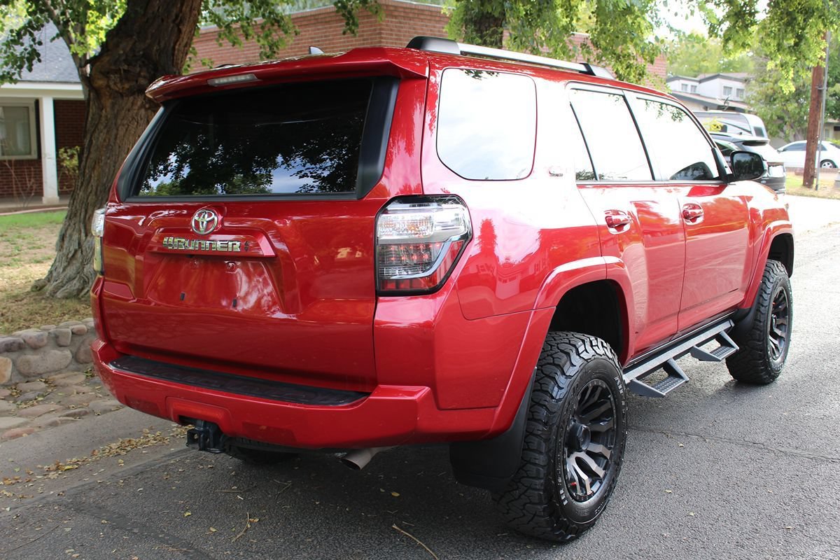Used 2022 Toyota 4Runner SR5 Premium w/ Moonroof Package AWD/4WD image 6