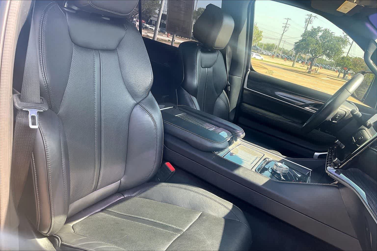 Used 2022 Jeep Wagoneer Series II AWD/4WD image 12