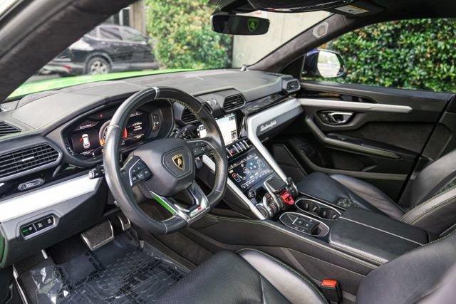 Used 2021 Lamborghini Urus AWD/4WD image 28