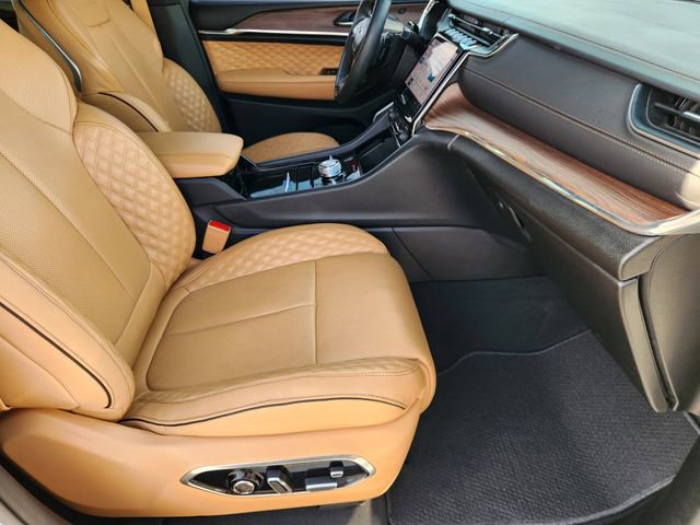 Used 2024 Jeep Grand Cherokee L Summit w/ Advanced Protech Group IV image 14